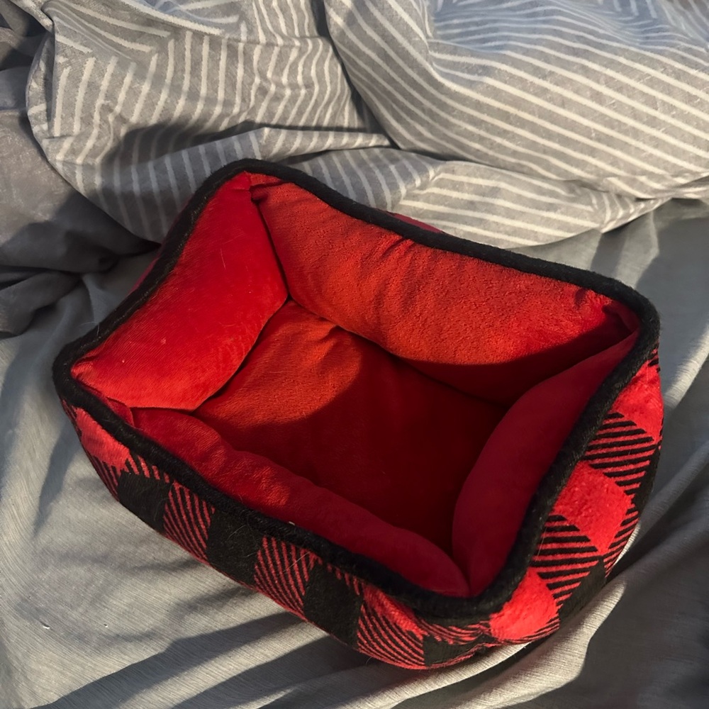 christmas themed bed for guinea pigs and small animals
brand new never used
